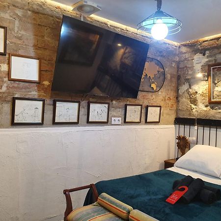 Studio Or Rooms With Private Bathroom Or Rooms With Shared Bathroom Barcelona Exteriör bild