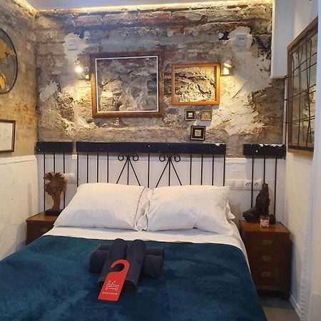 Studio Or Rooms With Private Bathroom Or Rooms With Shared Bathroom Barcelona Exteriör bild