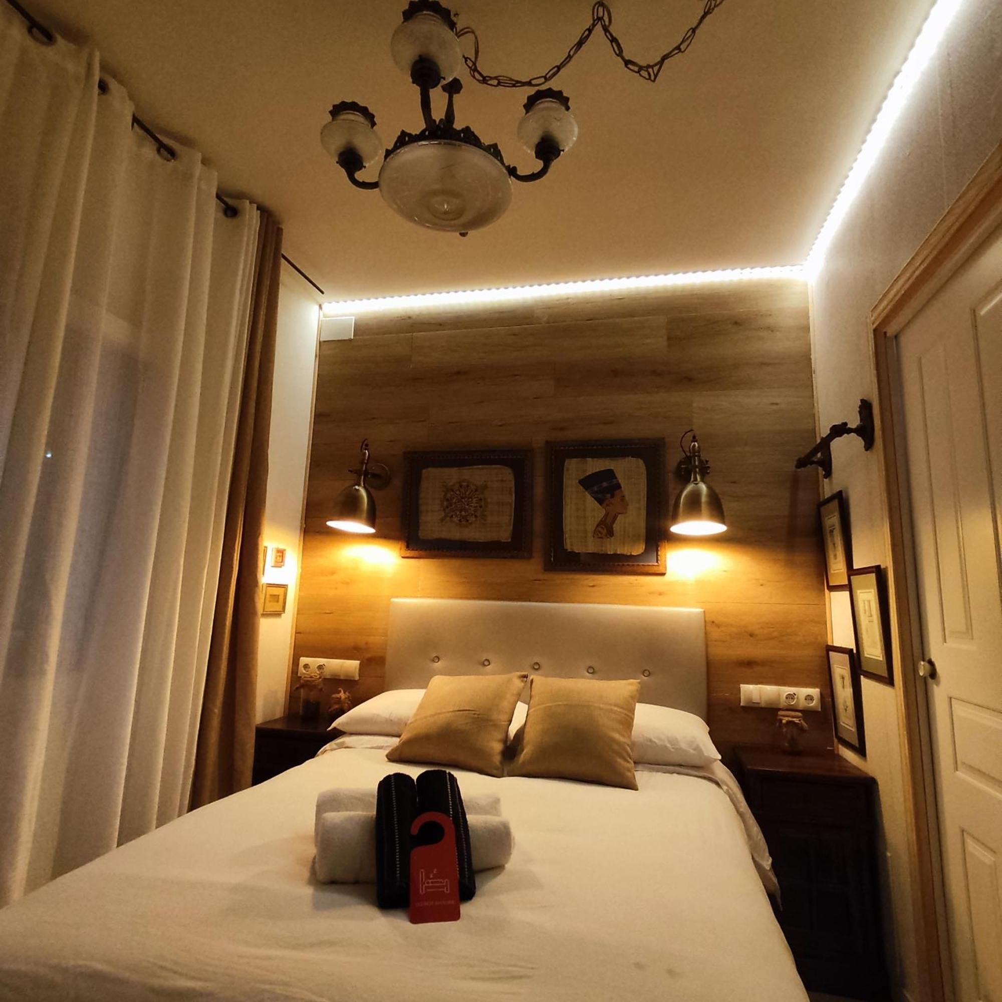 Studio Or Rooms With Private Bathroom Or Rooms With Shared Bathroom Barcelona Exteriör bild