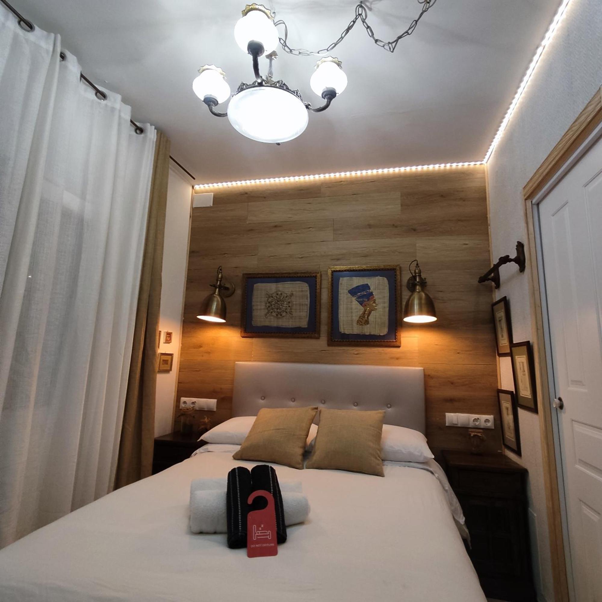 Studio Or Rooms With Private Bathroom Or Rooms With Shared Bathroom Barcelona Exteriör bild
