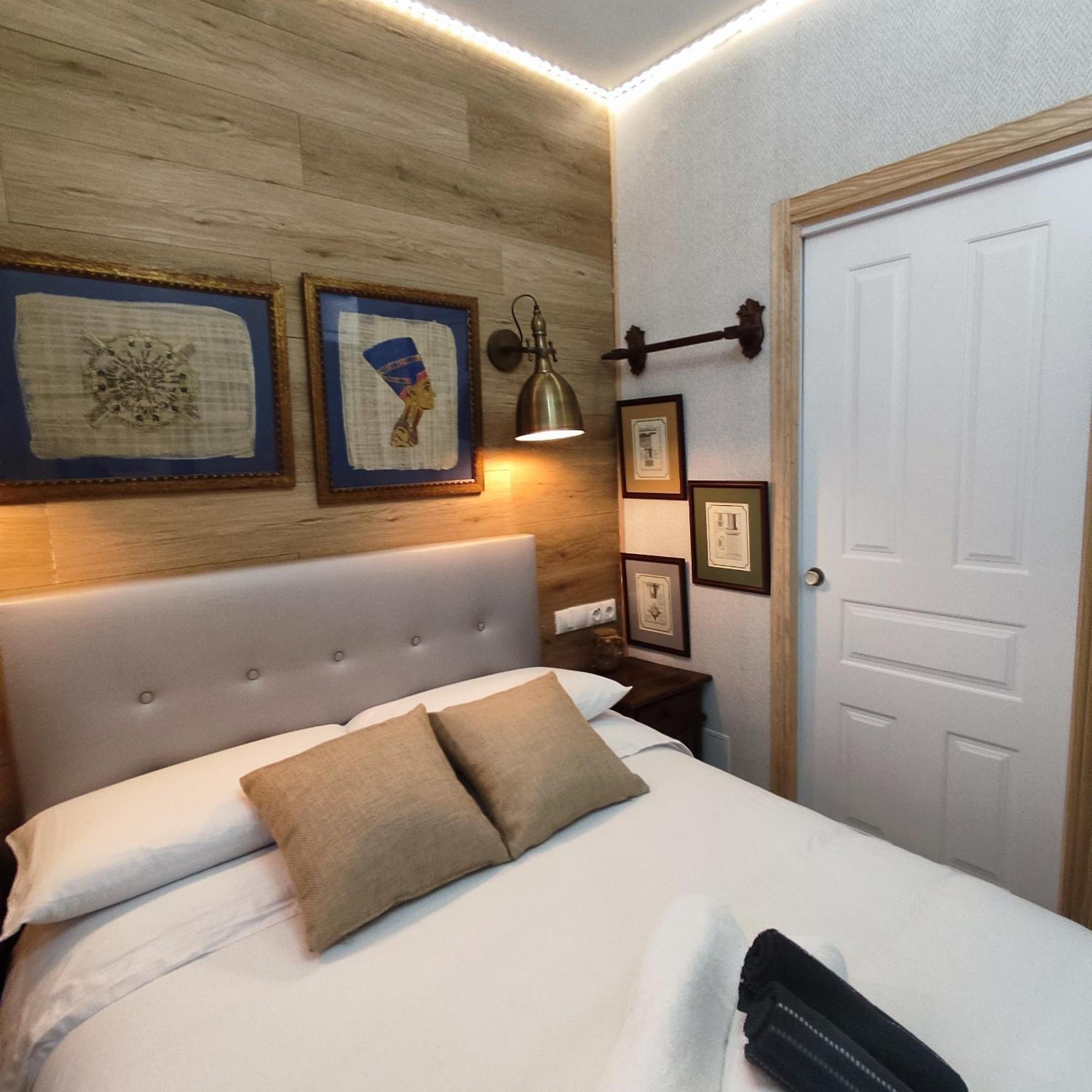 Studio Or Rooms With Private Bathroom Or Rooms With Shared Bathroom Barcelona Exteriör bild