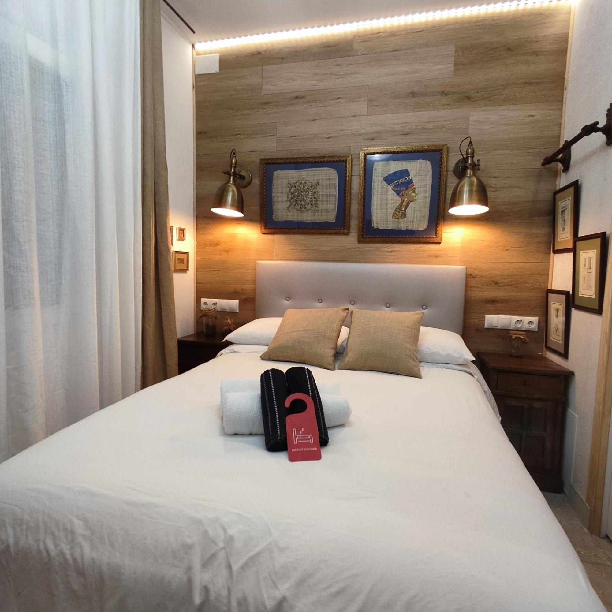 Studio Or Rooms With Private Bathroom Or Rooms With Shared Bathroom Barcelona Exteriör bild