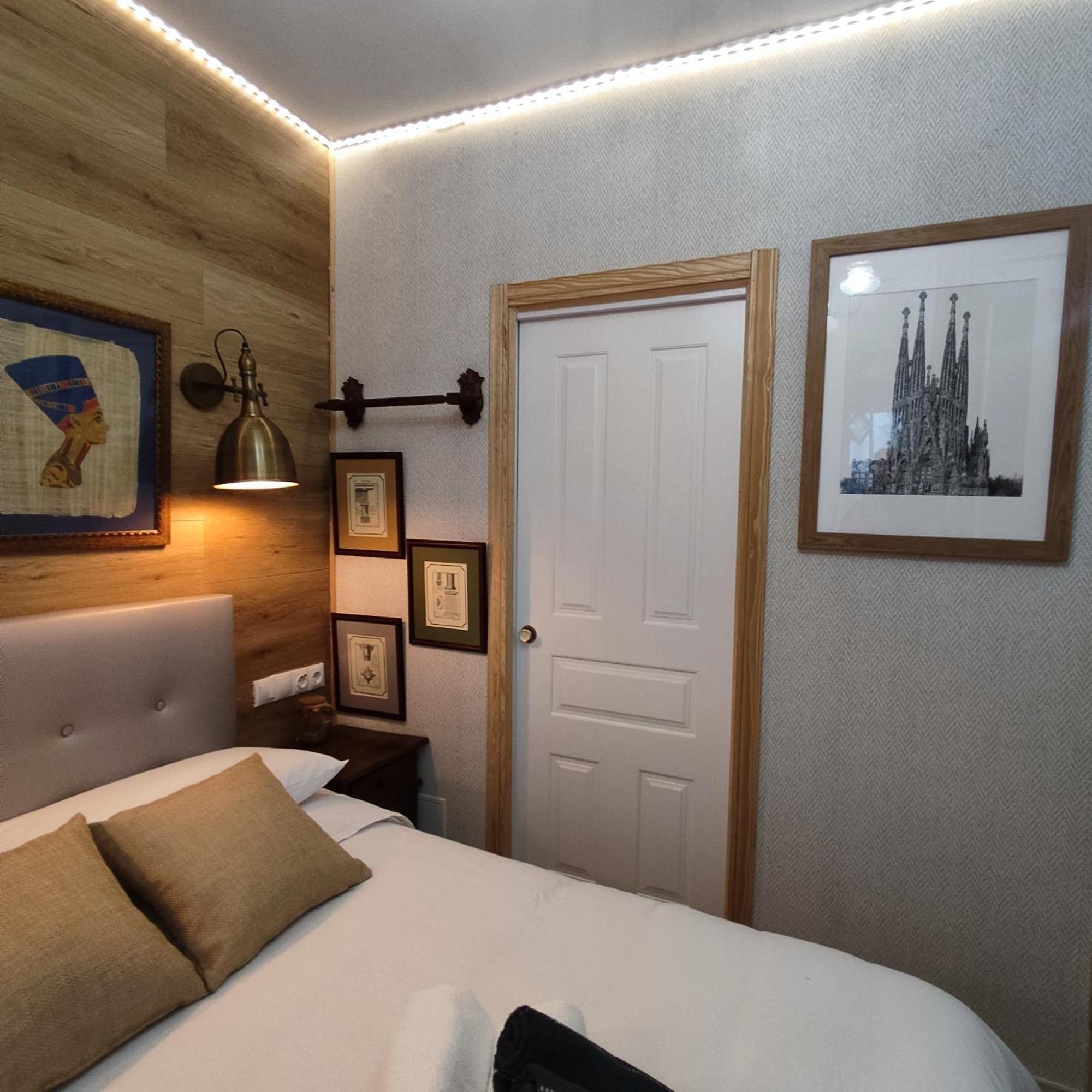 Studio Or Rooms With Private Bathroom Or Rooms With Shared Bathroom Barcelona Exteriör bild