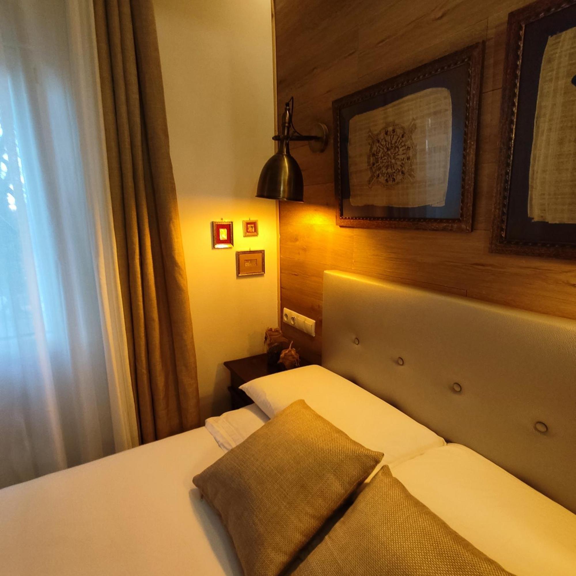 Studio Or Rooms With Private Bathroom Or Rooms With Shared Bathroom Barcelona Exteriör bild