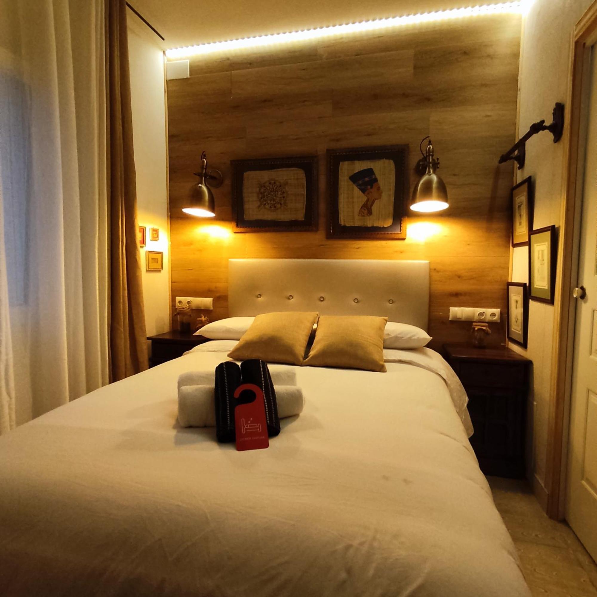 Studio Or Rooms With Private Bathroom Or Rooms With Shared Bathroom Barcelona Exteriör bild