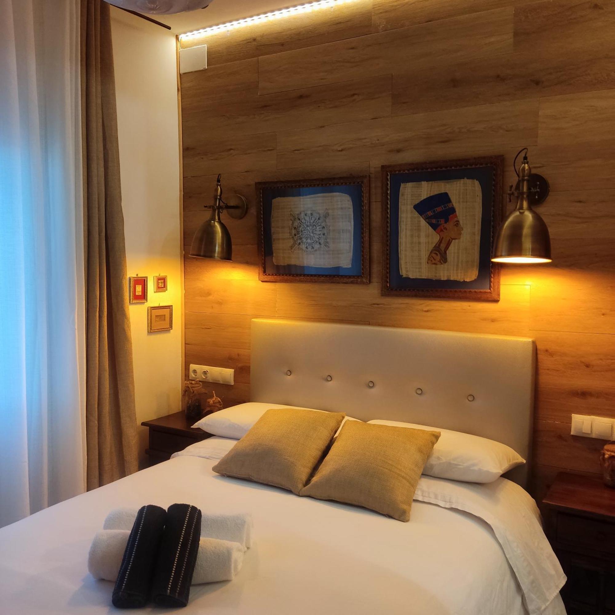 Studio Or Rooms With Private Bathroom Or Rooms With Shared Bathroom Barcelona Exteriör bild
