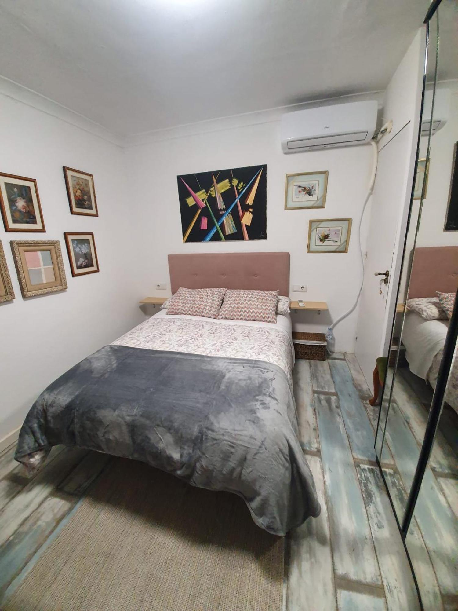 Studio Or Rooms With Private Bathroom Or Rooms With Shared Bathroom Barcelona Exteriör bild
