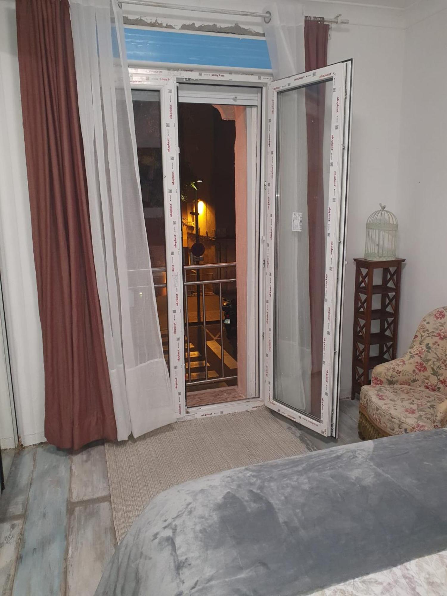 Studio Or Rooms With Private Bathroom Or Rooms With Shared Bathroom Barcelona Exteriör bild