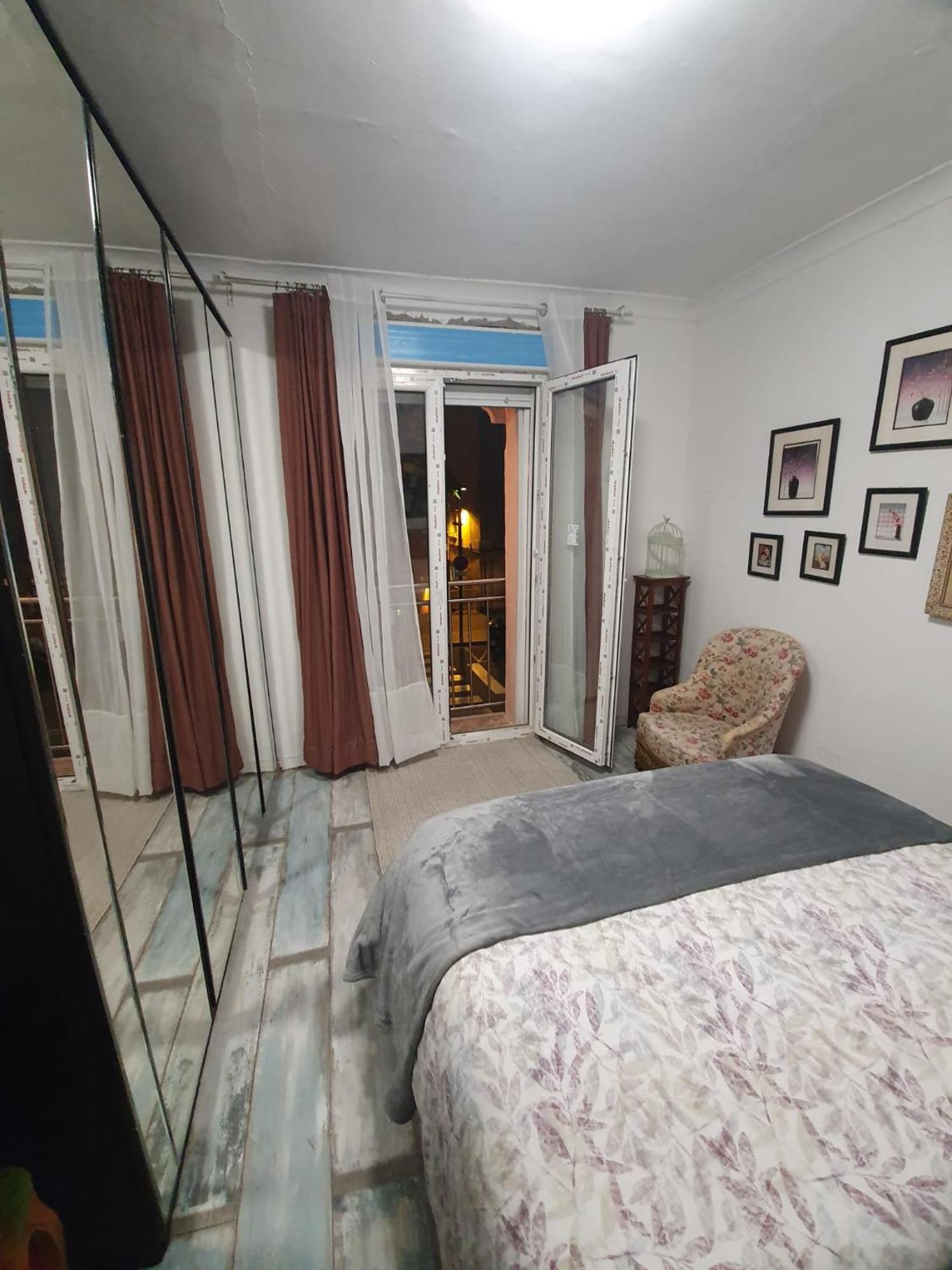 Studio Or Rooms With Private Bathroom Or Rooms With Shared Bathroom Barcelona Exteriör bild