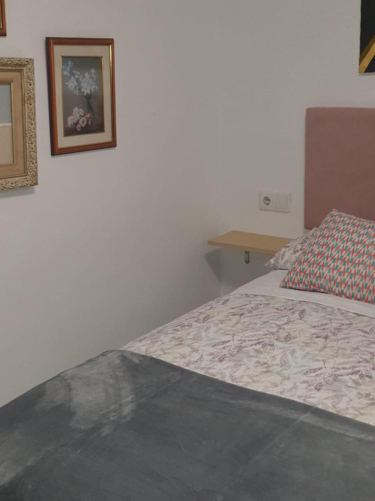 Studio Or Rooms With Private Bathroom Or Rooms With Shared Bathroom Barcelona Exteriör bild
