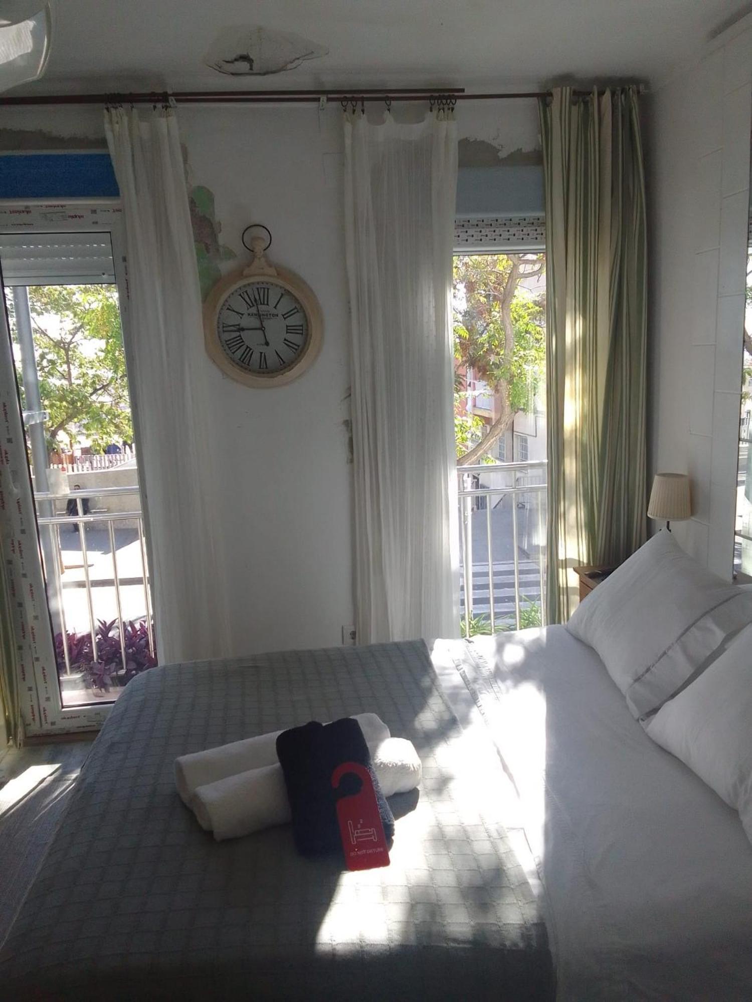 Studio Or Rooms With Private Bathroom Or Rooms With Shared Bathroom Barcelona Exteriör bild