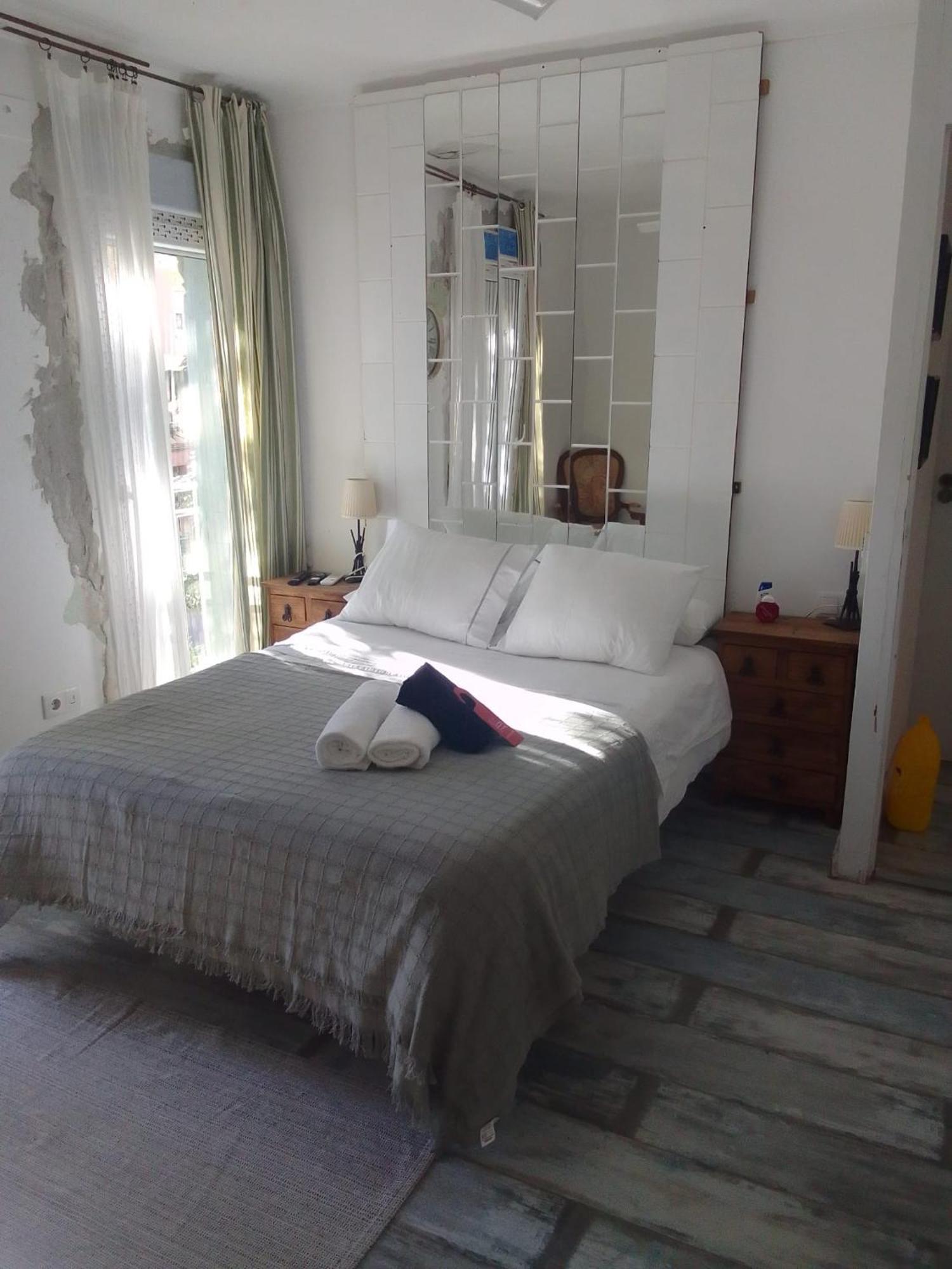Studio Or Rooms With Private Bathroom Or Rooms With Shared Bathroom Barcelona Exteriör bild