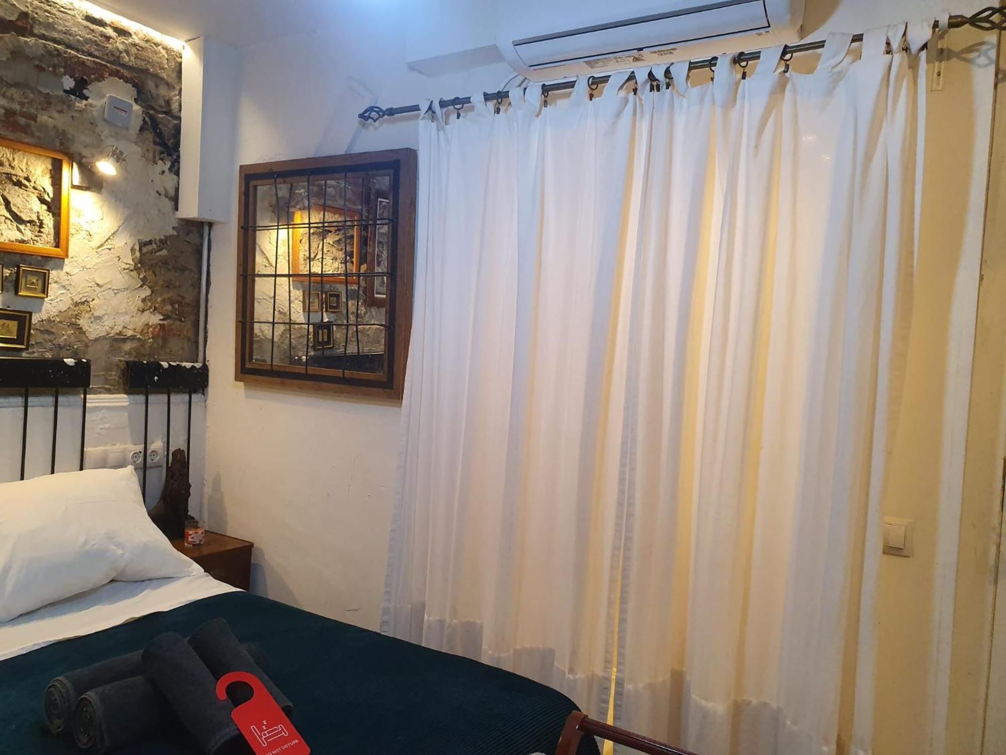Studio Or Rooms With Private Bathroom Or Rooms With Shared Bathroom Barcelona Exteriör bild