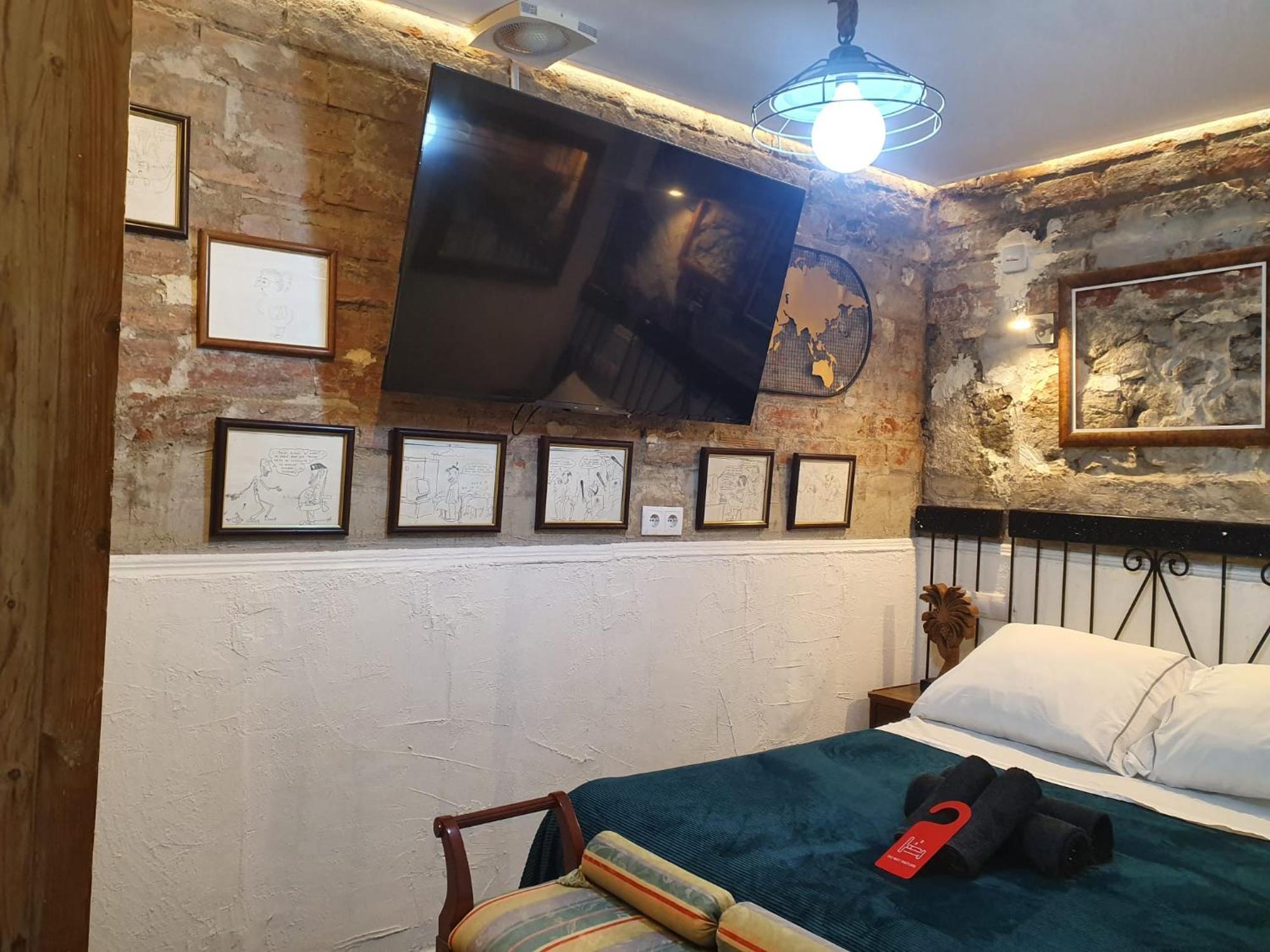Studio Or Rooms With Private Bathroom Or Rooms With Shared Bathroom Barcelona Exteriör bild