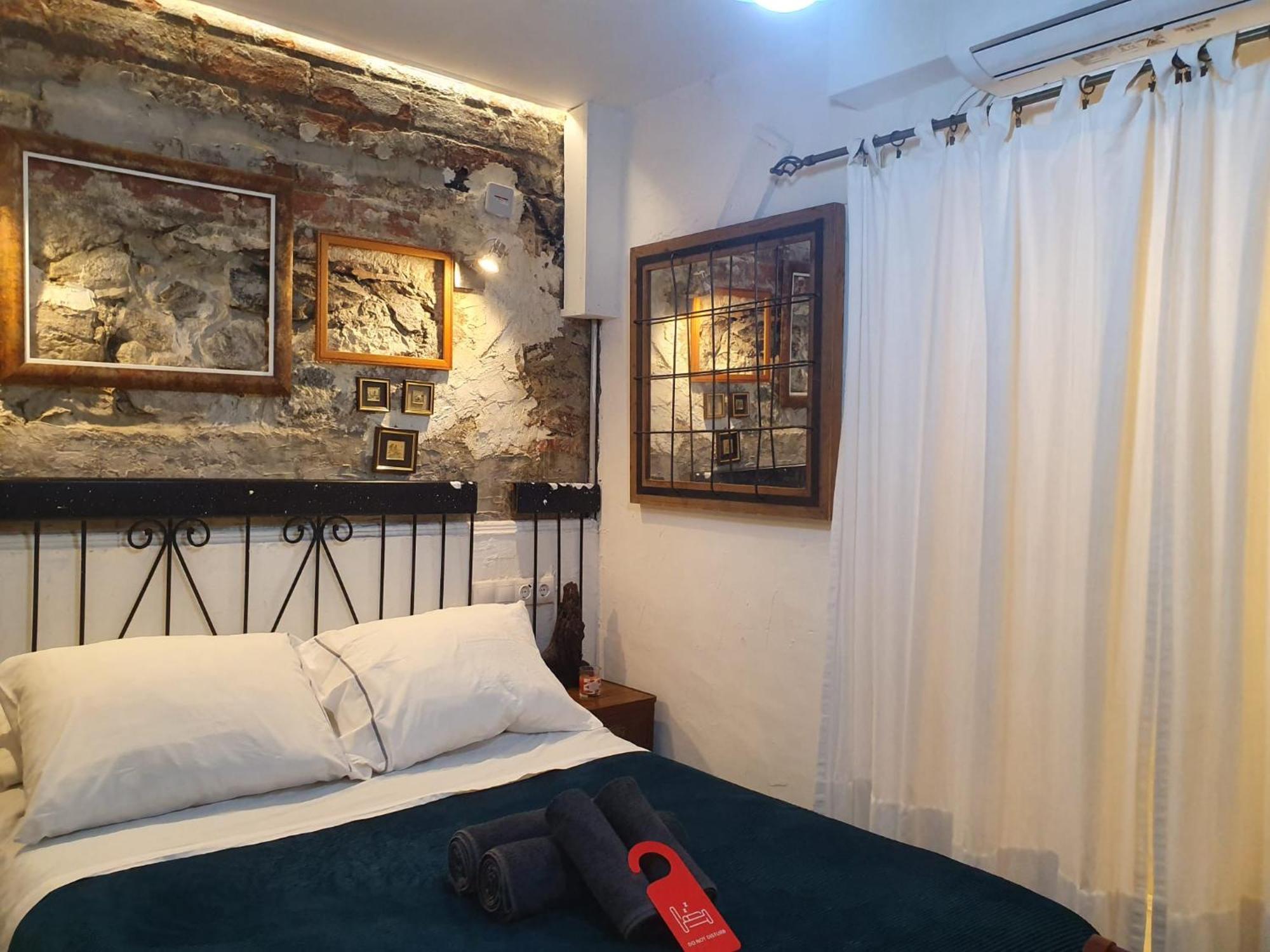 Studio Or Rooms With Private Bathroom Or Rooms With Shared Bathroom Barcelona Exteriör bild