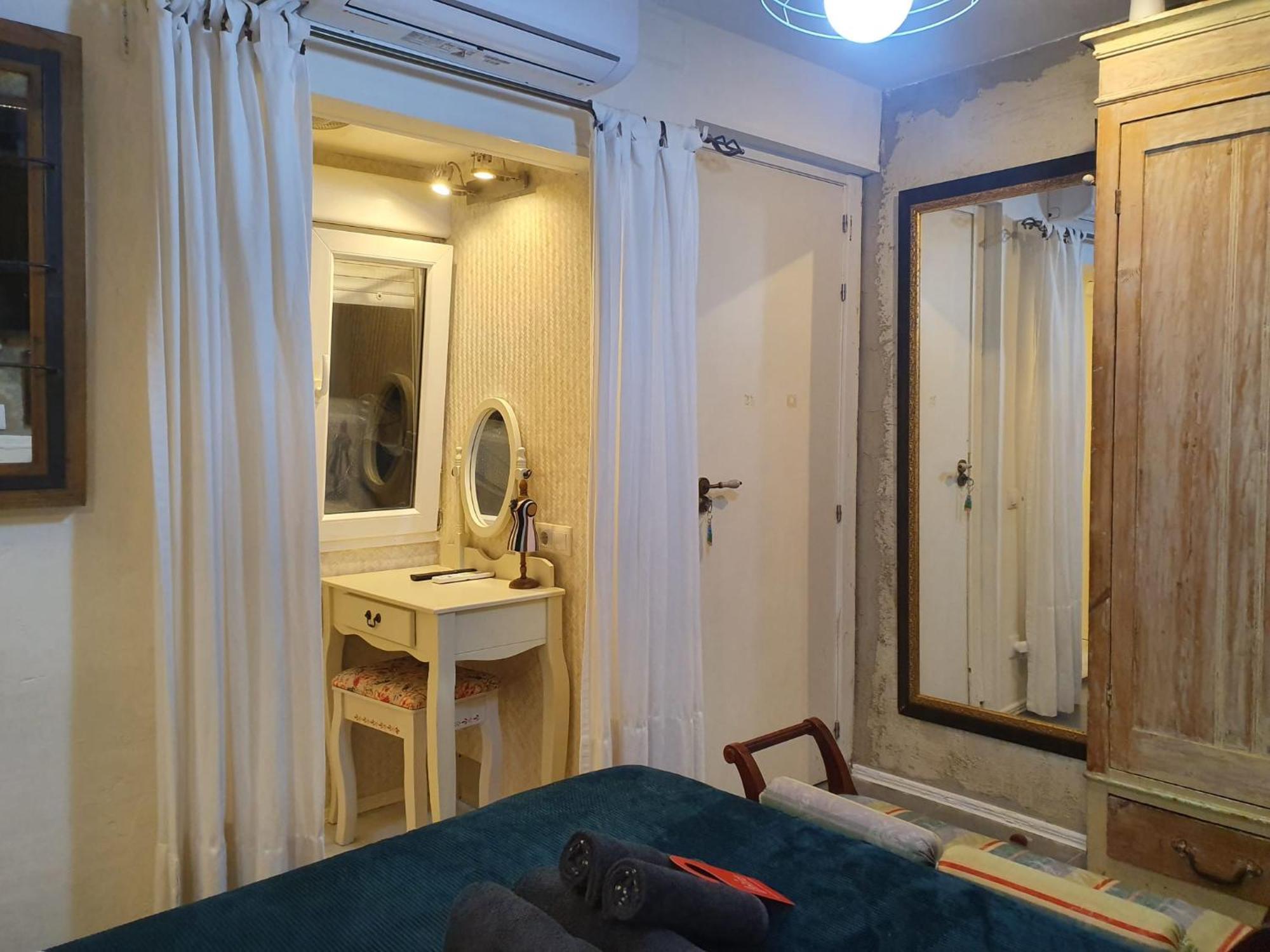 Studio Or Rooms With Private Bathroom Or Rooms With Shared Bathroom Barcelona Exteriör bild