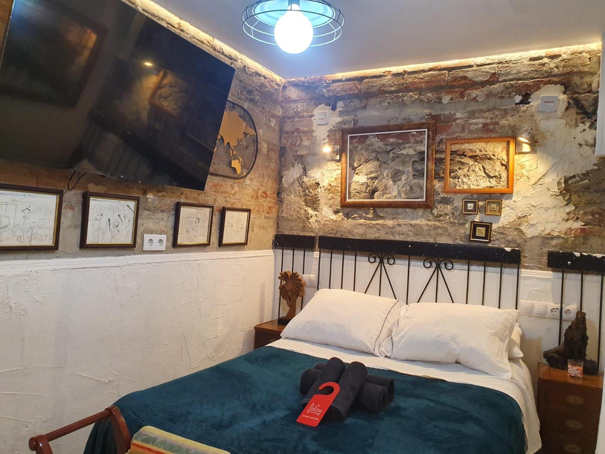 Studio Or Rooms With Private Bathroom Or Rooms With Shared Bathroom Barcelona Exteriör bild