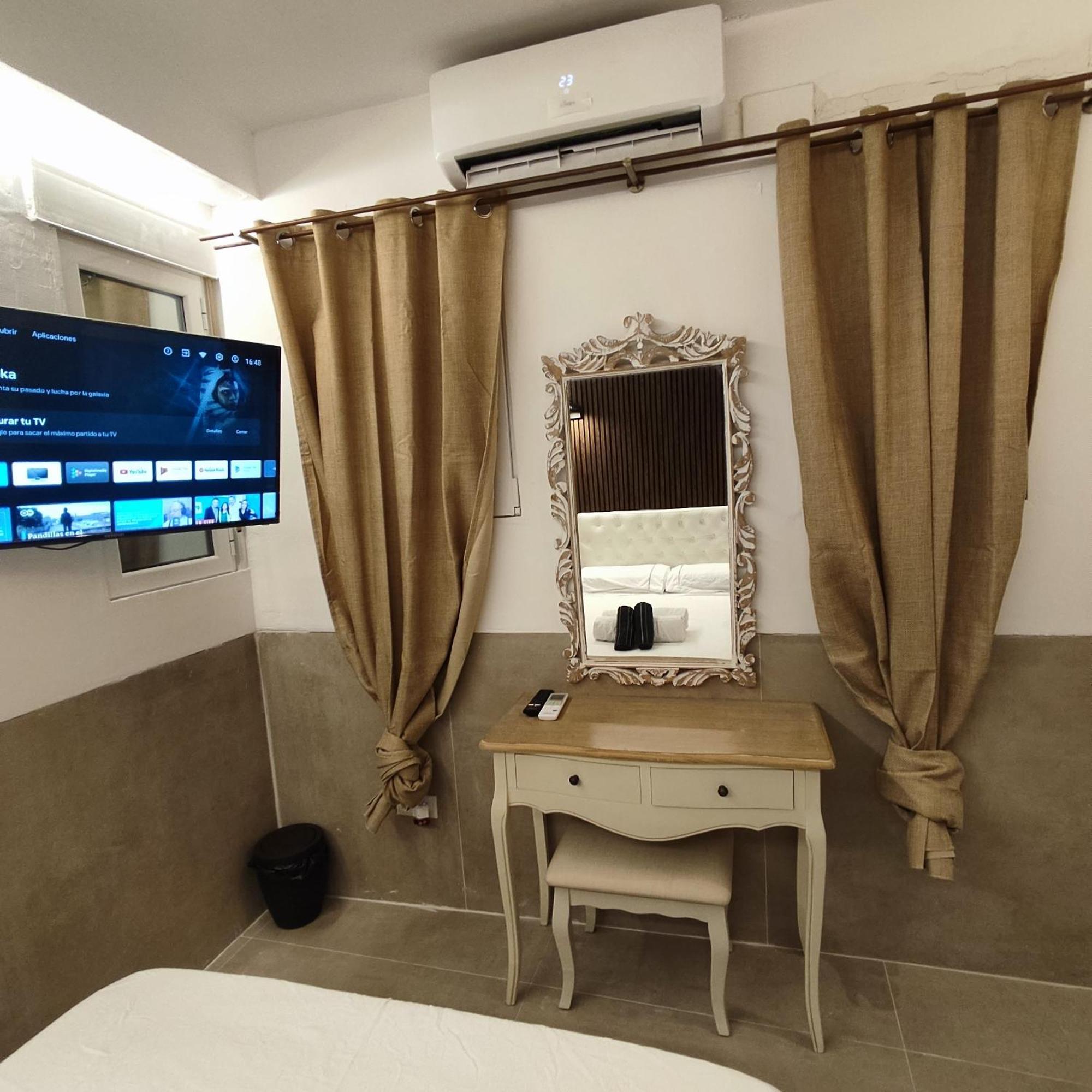 Studio Or Rooms With Private Bathroom Or Rooms With Shared Bathroom Barcelona Exteriör bild